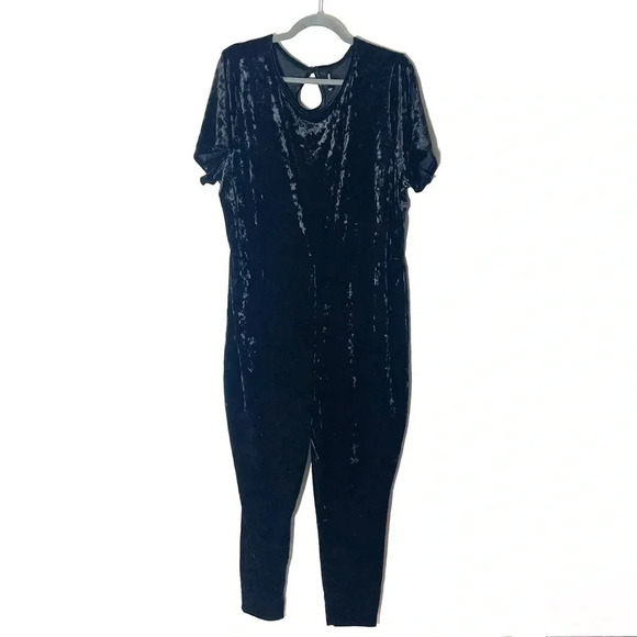 Torrid Full Length Crushed Velvet Short Sleeve Catsuit Size 4 - Picture 6 of 12